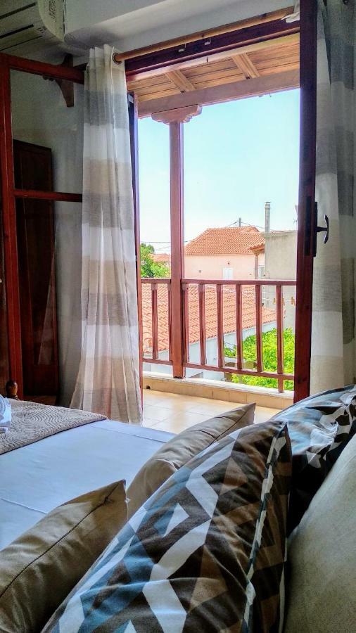 Ilaira Aparthotel สกาลา เอเรโซ ภายนอก รูปภาพ